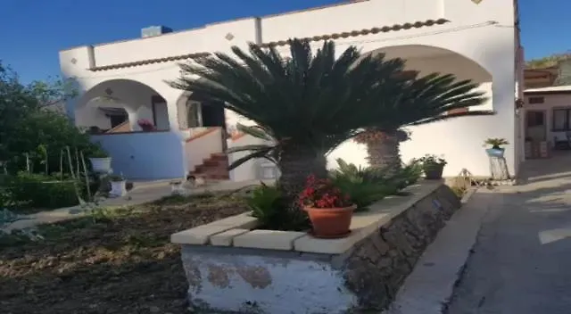 Casa Vacanza La Giara contacts